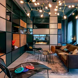 Moxy Milan Linate Airport Отель